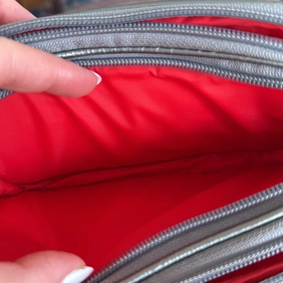 oliver thomas 24 + 7 triple threat crossbody metallic silver - Picture 5 of 16